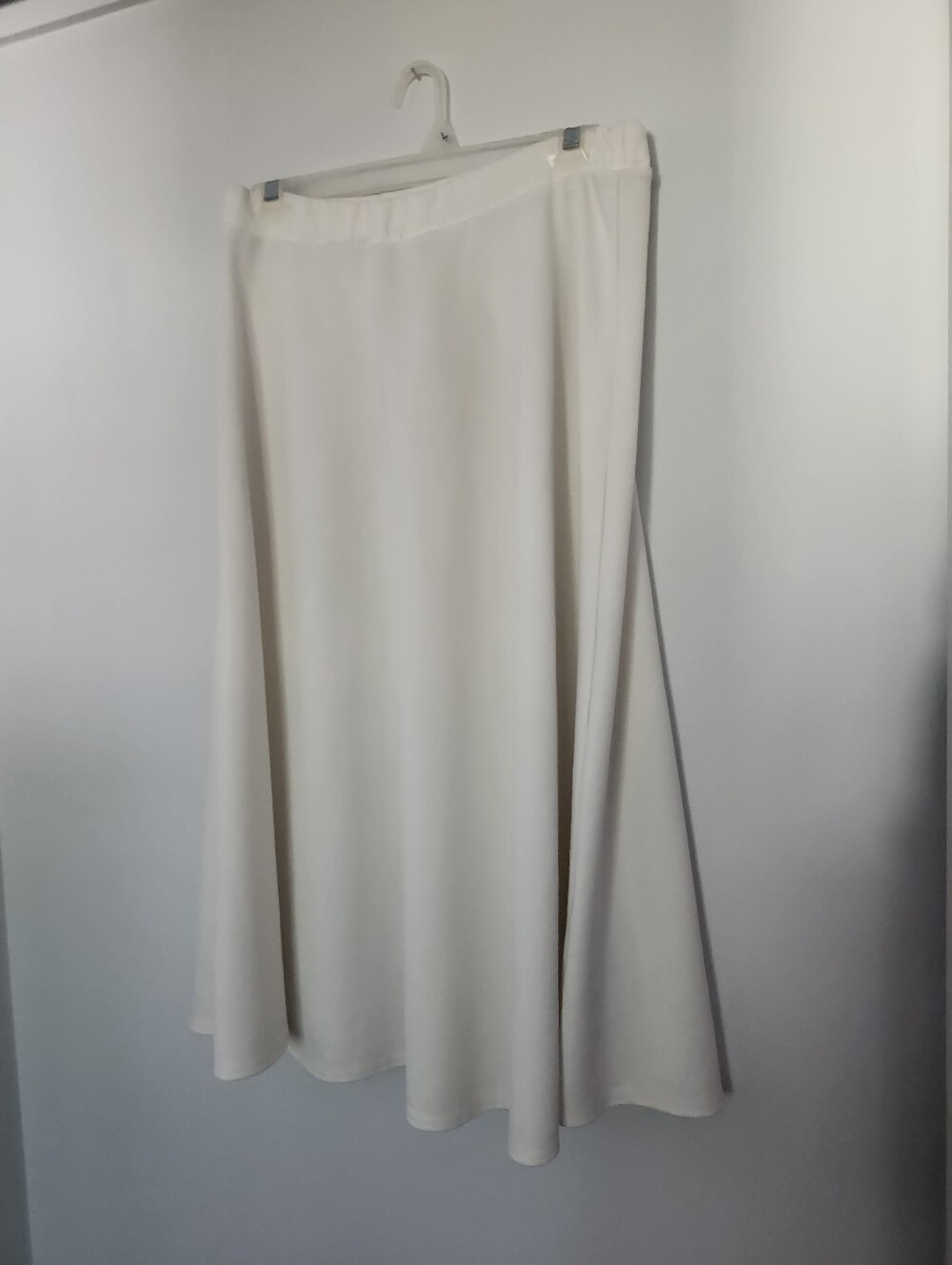Boohoo White A-Line Midi Skirt, Size 16, Flowy Satin Finish